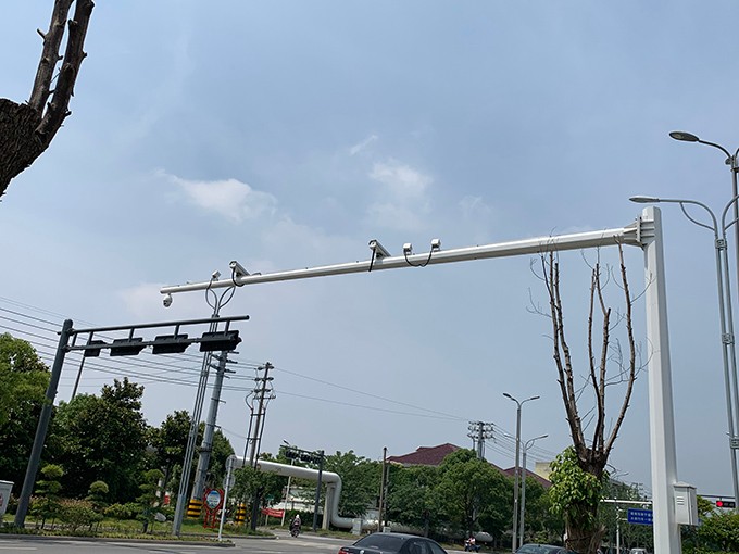 监控杆工程(图1)